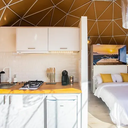 פארק נופש Eslanzarote Luxurious Eco Dome Experience טגיסי