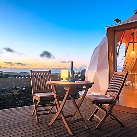פארק נופש Eslanzarote Luxurious Eco Dome Experience טגיסי